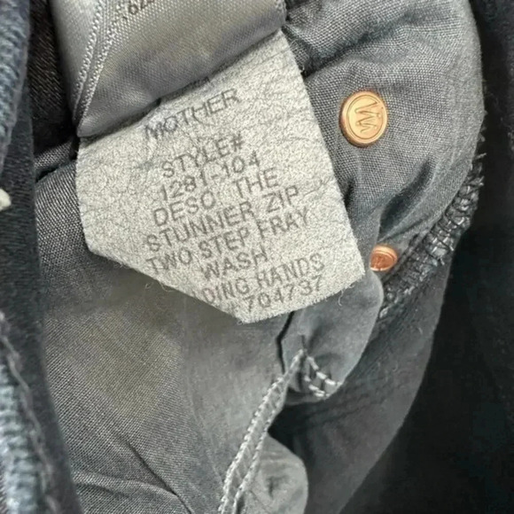 MOTHER The Stunner Zip Two Step Fray Jean in Holding Hands B1561 - Picture 5 of 7